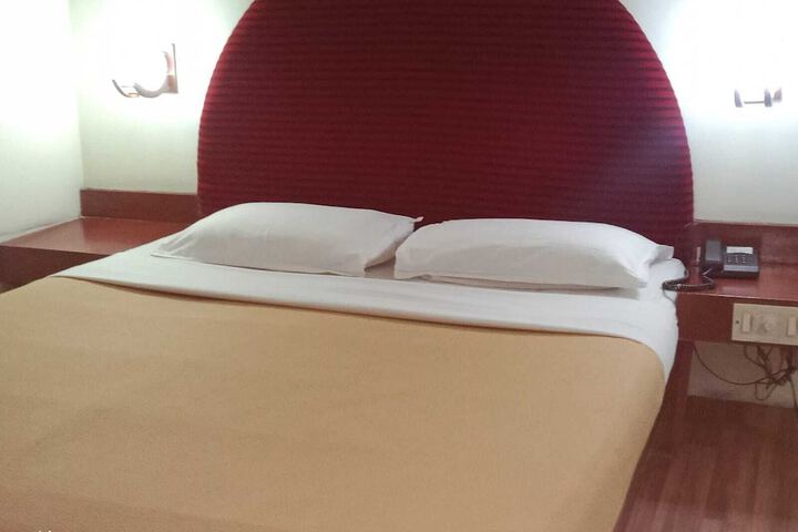 Room 4 of 6