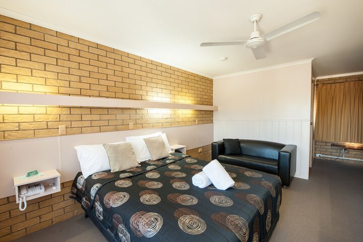 Room 28 of 63