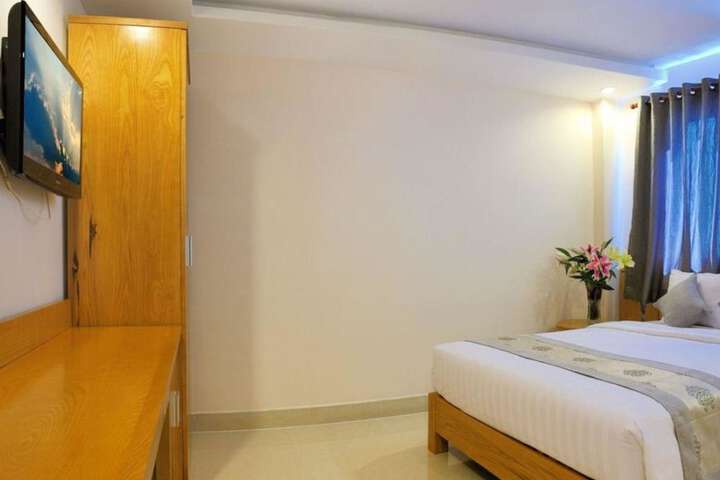 Room 5 of 23