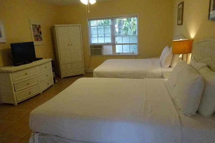 Room 10 of 141