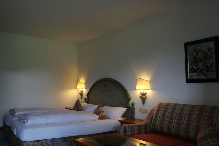 Room 3 of 49