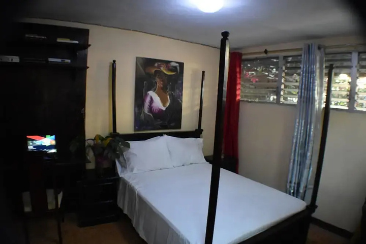 Room 6 of 16