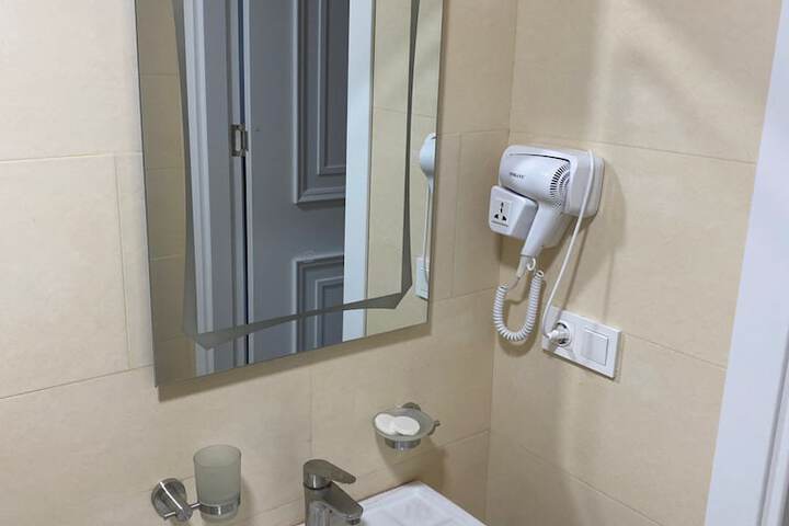 Room 11 of 19