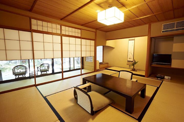 Room 5 of 111