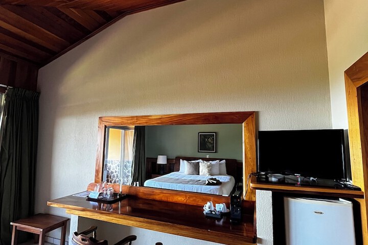 Room 14 of 66