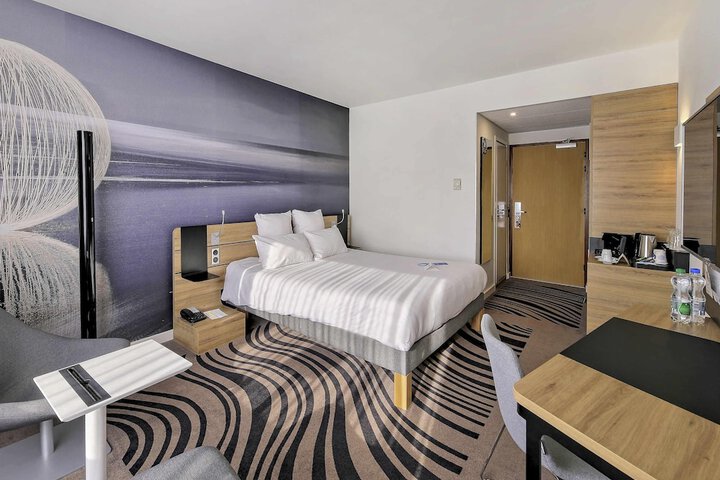 Room 25 of 157
