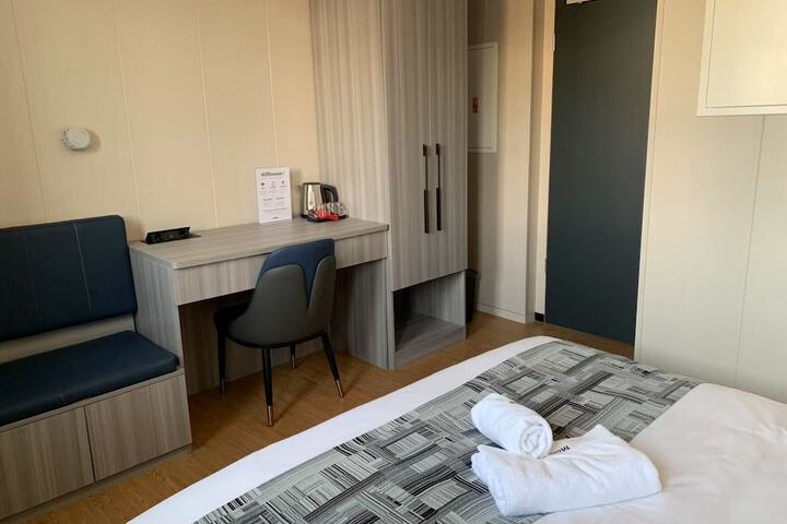 Room 11 of 36