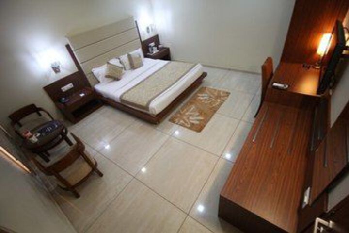Room 16 of 39