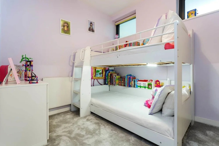Room 4 of 13
