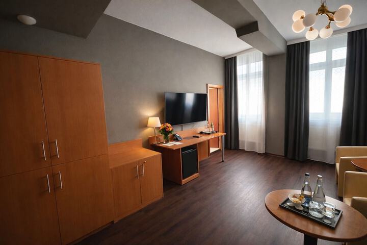 Room 9 of 25