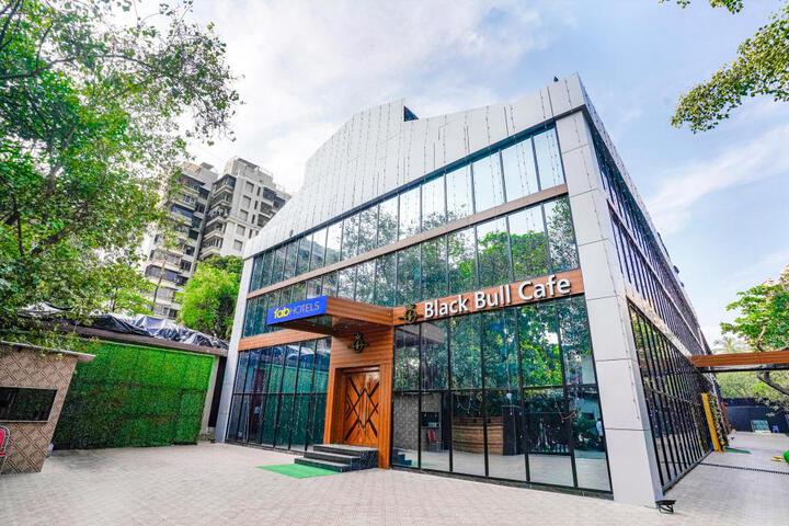 FabHotel Prime Ammas Palace - Mumabi International Airport