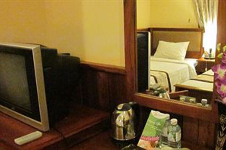 Room 27 of 36