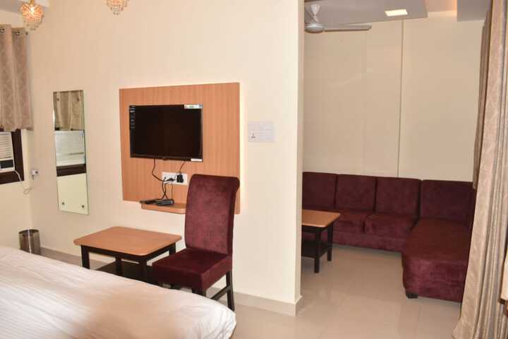 Room 10 of 18
