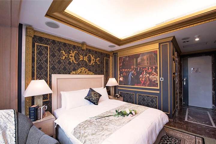 Room 26 of 101