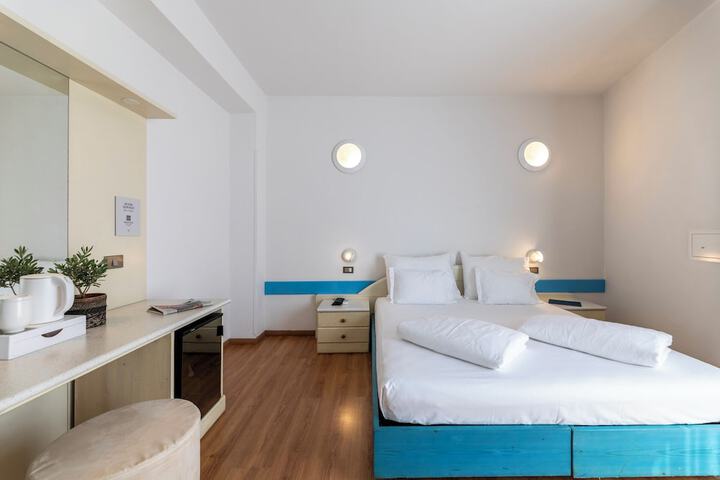 Room 35 of 104