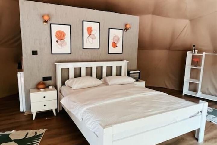 Room 2 of 22