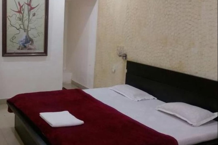 Room 5 of 14