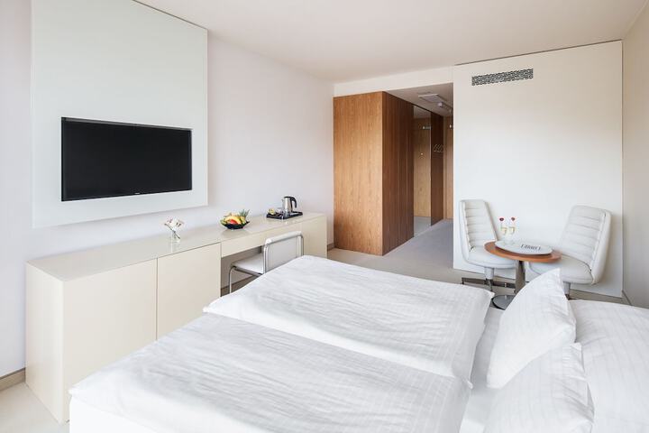 Room 15 of 87