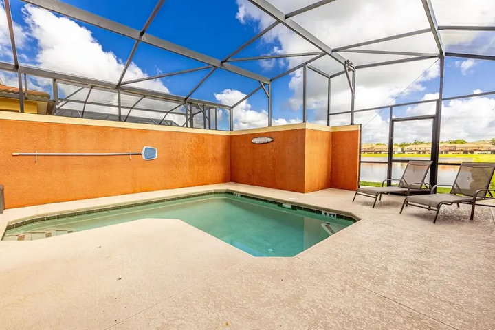 Pool 13 of 26