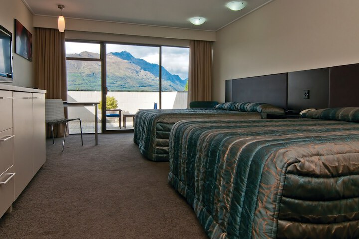 Room 6 of 49