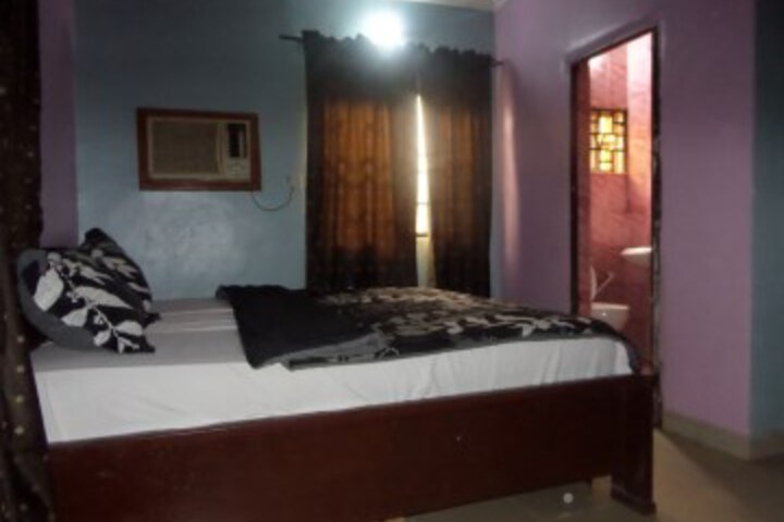 Room 6 of 11