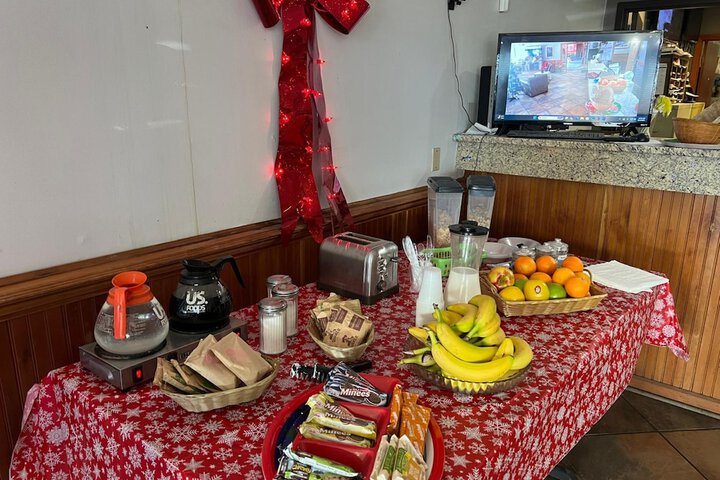 Breakfast/Coffee Service 60 of 86
