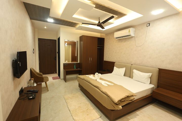 Room 10 of 34