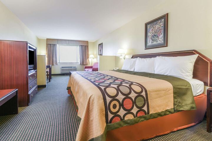1 King Bed (6 of 9)