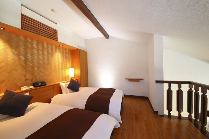 Room 13 of 63