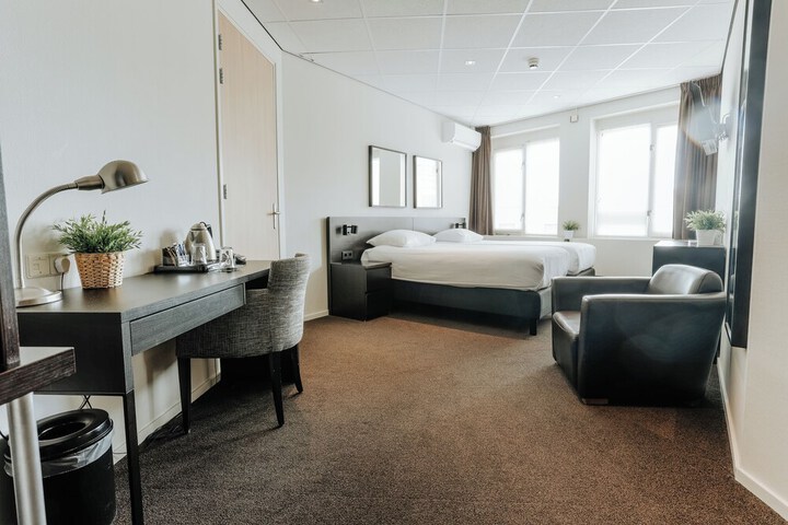 Room 6 of 67