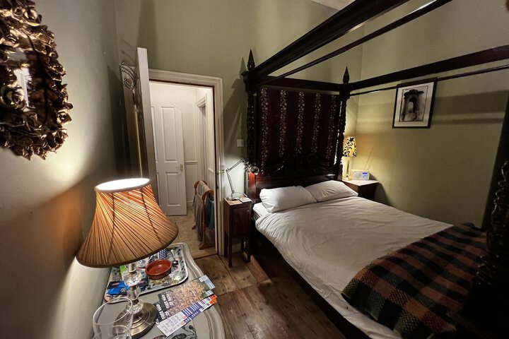 Room 4 of 42