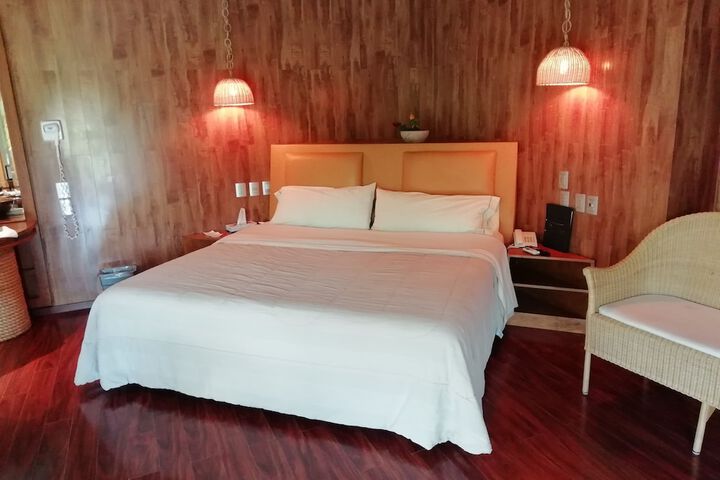 Room 4 of 39