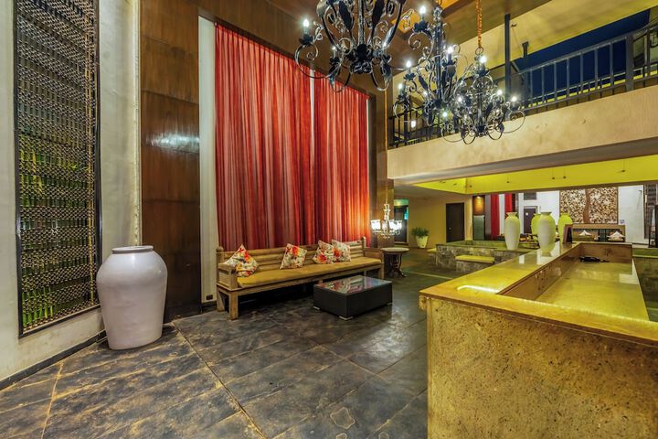 Entrance & Lobby