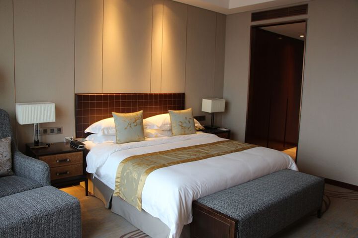 Room 18 of 77