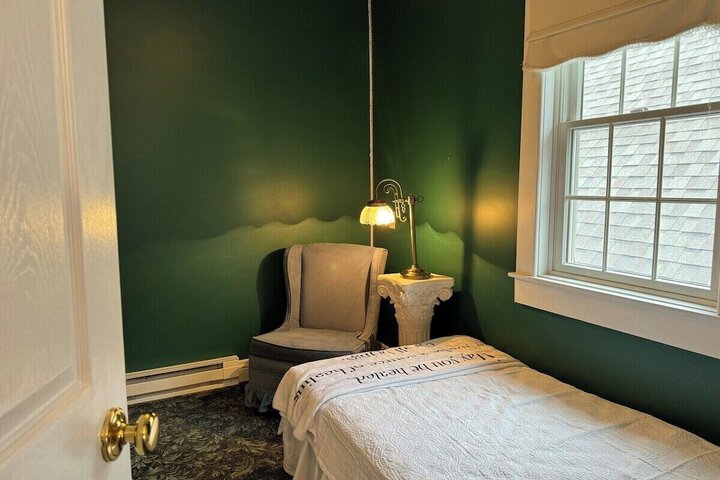 Room 12 of 60
