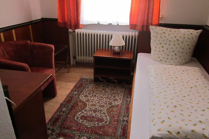 Room 4 of 34