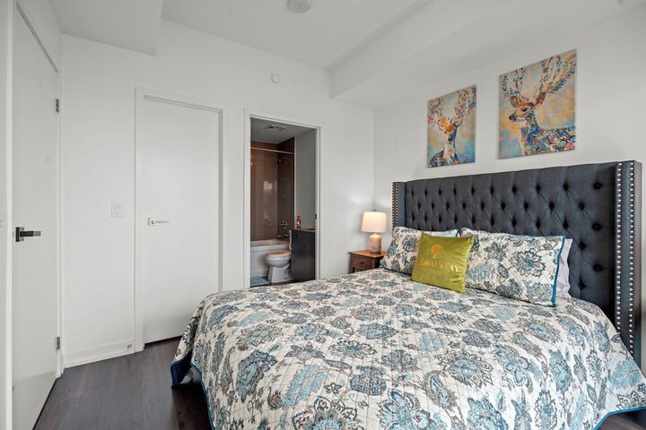 Room 54 of 242