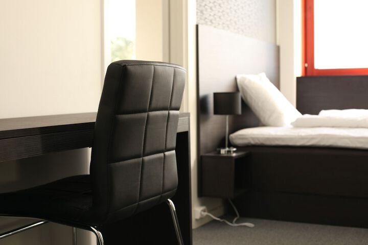 Room 8 of 34