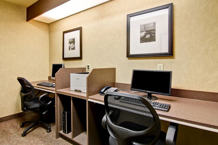 Business Center 28 of 32