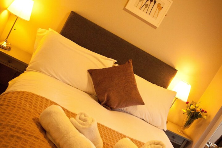 Room 6 of 28