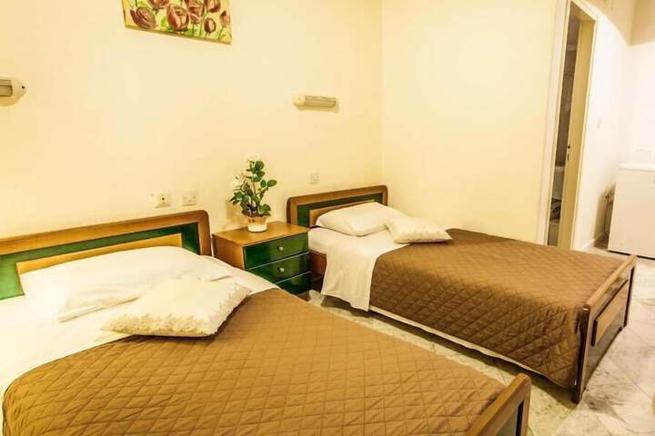 Room 6 of 30