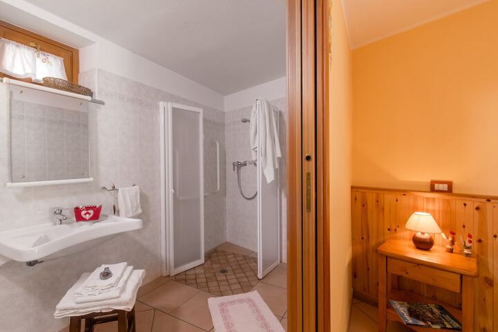 Room 20 of 34