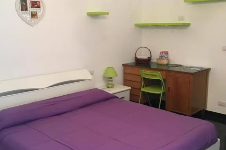 Room 5 of 12