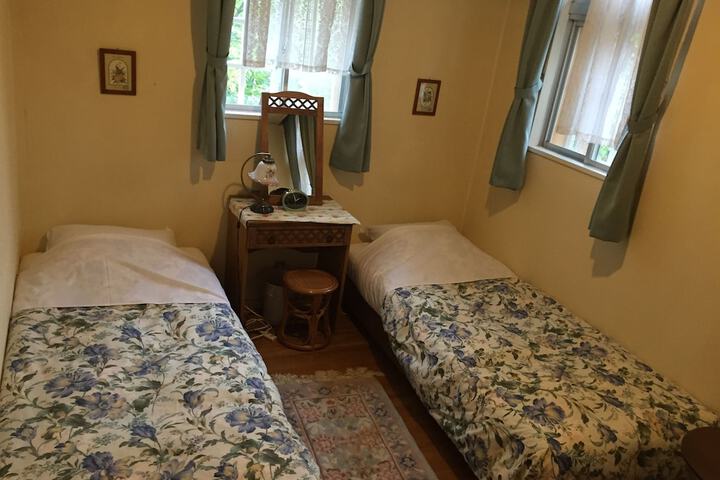 Room 5 of 18
