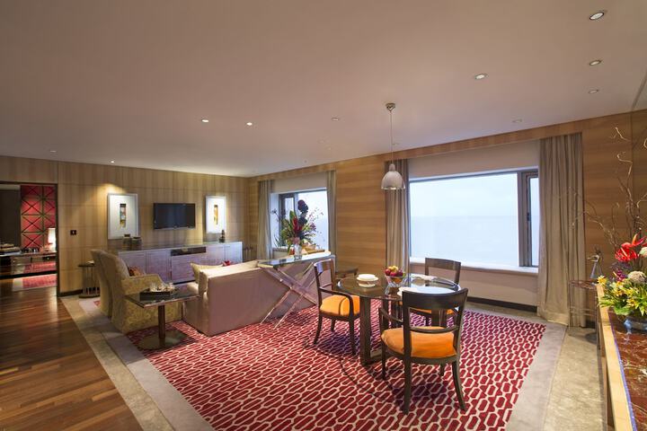 Room 36 of 86