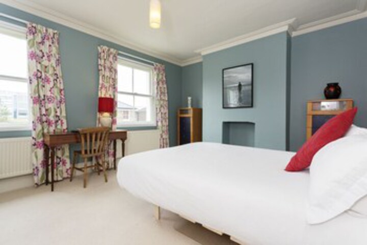 Room 10 of 24