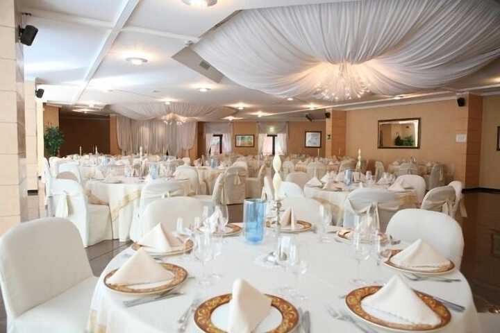 Ballroom/Hall 19 of 35