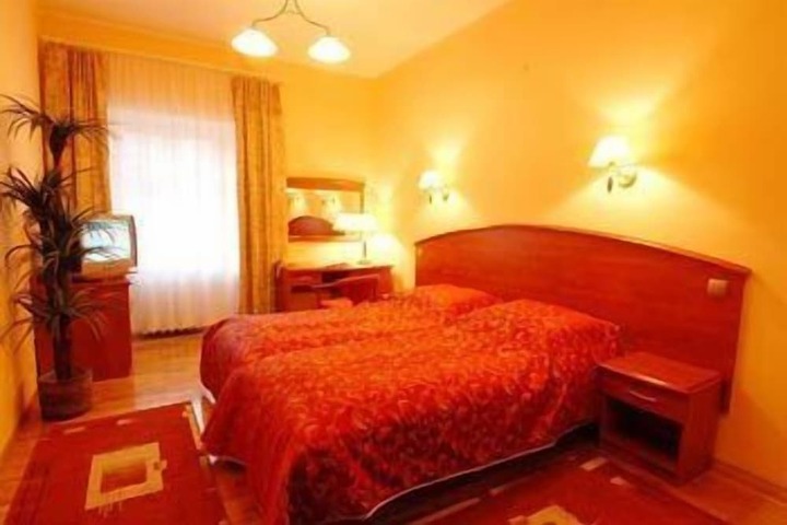 Room 2 of 49