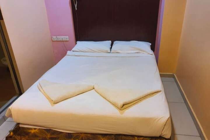 Room 5 of 12