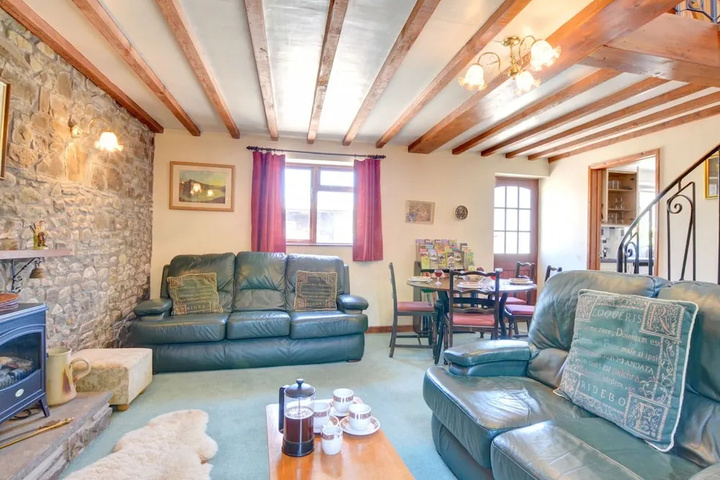 Centrally Located Home near Gardens & Castle of West Wales